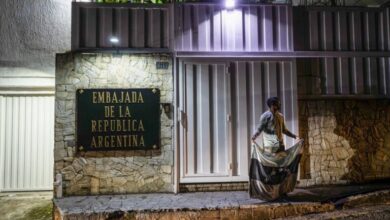 Photo of Diplomáticos argentinos abandonaron Venezuela tras intenso operativo