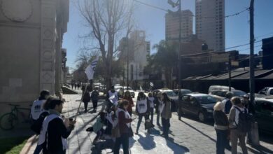 Photo of Docentes de la UNL se movilizan al rectorado en el inicio de un paro de 72 horas