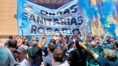 Photo of Movilización gremial frente a Aguas Santafesinas terminó con incidentes