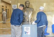 Photo of El Gobierno retiró el busto de Néstor Kirchner de las oficinas de ANSES 