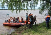 Photo of Prefectura rescató a cinco personas tras el vuelco de su embarcación en Entre Ríos